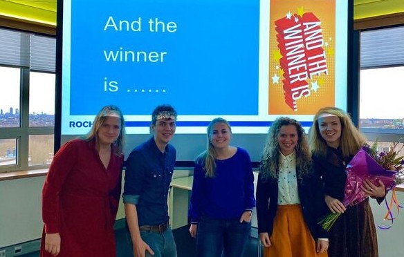 Foto van vier kandidaten die de Gravendijkdreef challenge hebben gewonnen