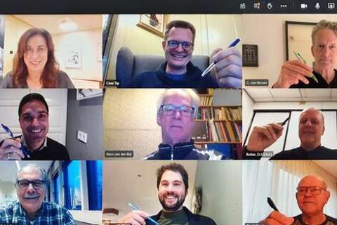 Ondertekening via online meeting. 