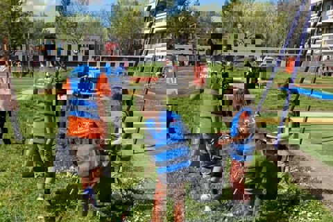 Kinderen schoonmaakactie.