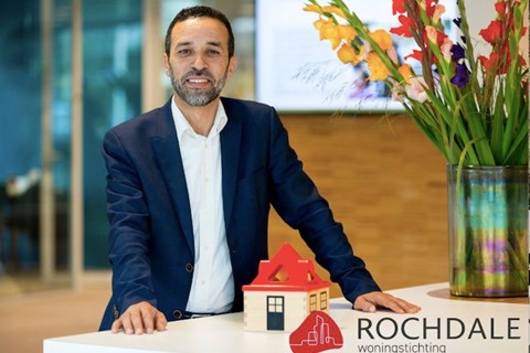 Foto van Mohamed Acharki begonnen als bestuursvoorzitter Rochdale