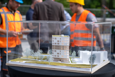 werkers bij miniatuur project Ijsselmeerstraat