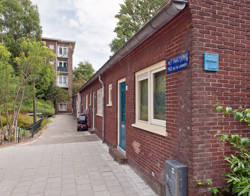 straat blauwe deuren