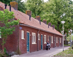 straat blauwe deuren