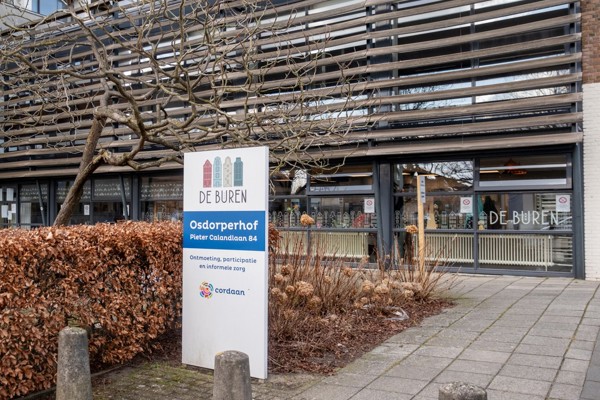 Foto voorgevel wooncomplex Osdorperhof